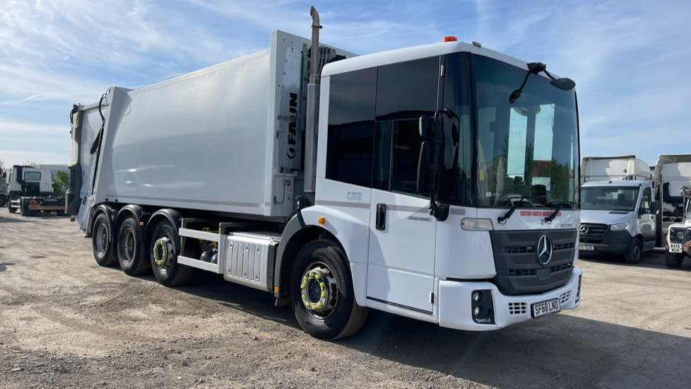 MERCEDES-BENZ ECONIC 3235 - Garbage truck: picture 4 MERCEDES-BENZ ECONIC 3235 - Garbage truck: picture 4