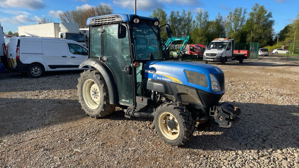 NEW HOLLAND T4030V - Flatbed van: picture 1 NEW HOLLAND T4030V - Flatbed van: picture 1