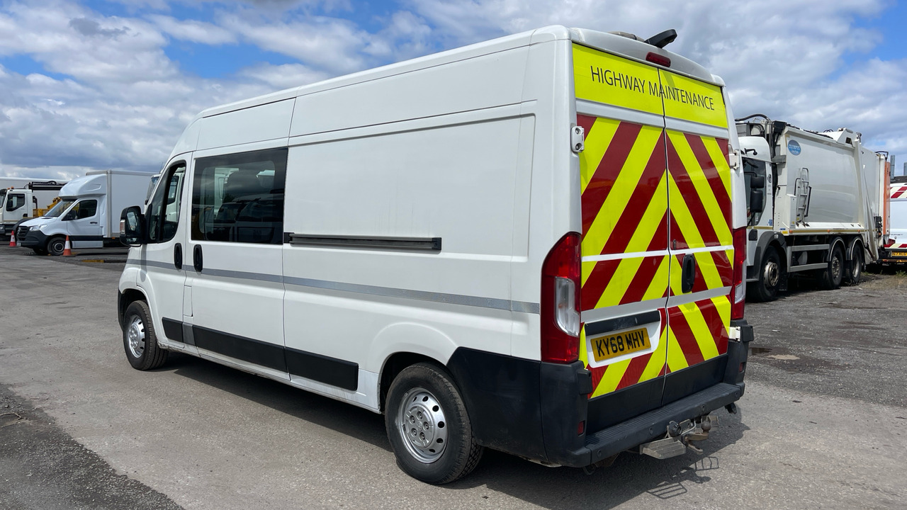 PEUGEOT BOXER 335 2.0 BLUEHDI PROFESSIONAL 130PS - Combi van: picture 3 PEUGEOT BOXER 335 2.0 BLUEHDI PROFESSIONAL 130PS - Combi van: picture 3