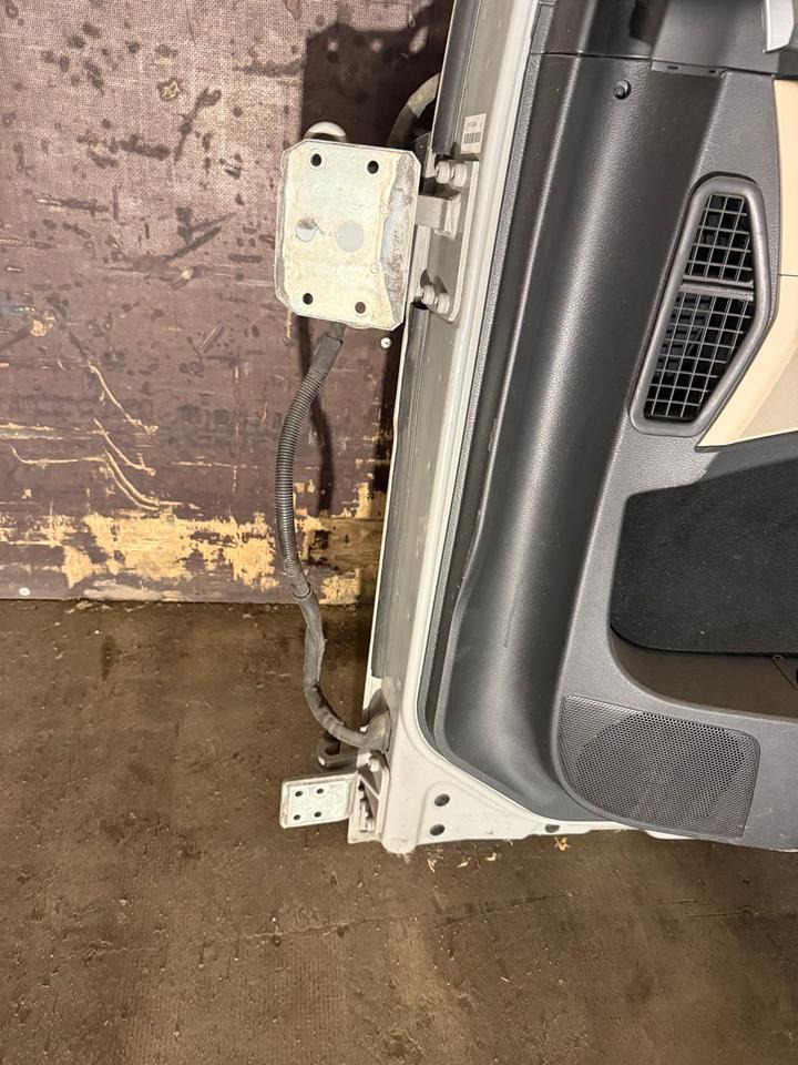 MAN TGS EU6 Beifahrertür Grau Spiegel Innenverkleidung LN 49 - Door and parts for Truck: picture 3 MAN TGS EU6 Beifahrertür Grau Spiegel Innenverkleidung LN 49 - Door and parts for Truck: picture 3