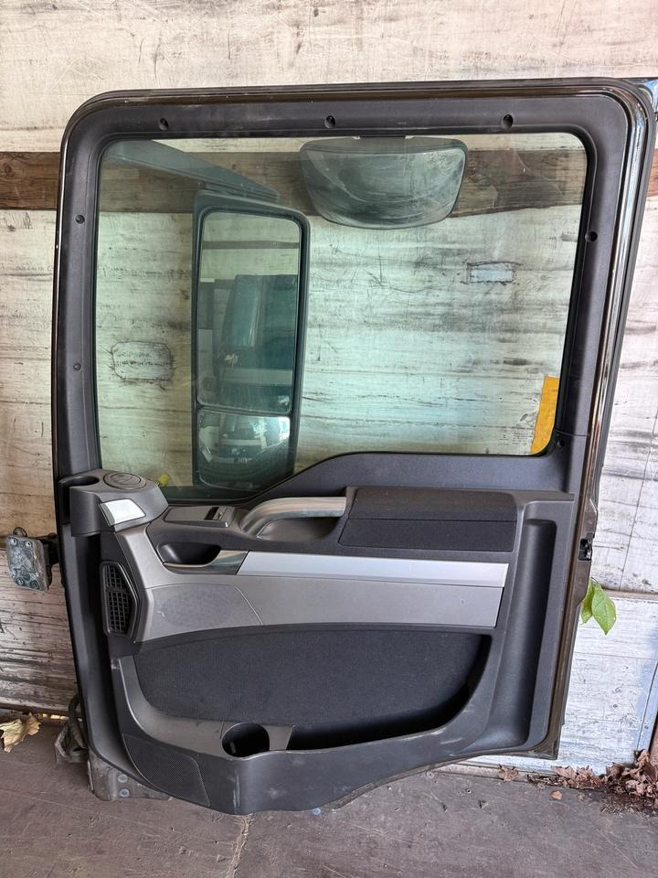 MAN TGS EU6 Beifahrertür Spiegel Innenverkleidung LN 80 - Door and parts for Truck: picture 2 MAN TGS EU6 Beifahrertür Spiegel Innenverkleidung LN 80 - Door and parts for Truck: picture 2