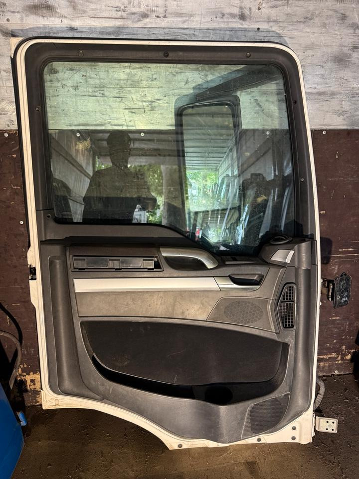 MAN TGS EU6 Fahrertür Weiß Spiegel Innenverkleidung LN 58 - Door and parts for Truck: picture 2 MAN TGS EU6 Fahrertür Weiß Spiegel Innenverkleidung LN 58 - Door and parts for Truck: picture 2
