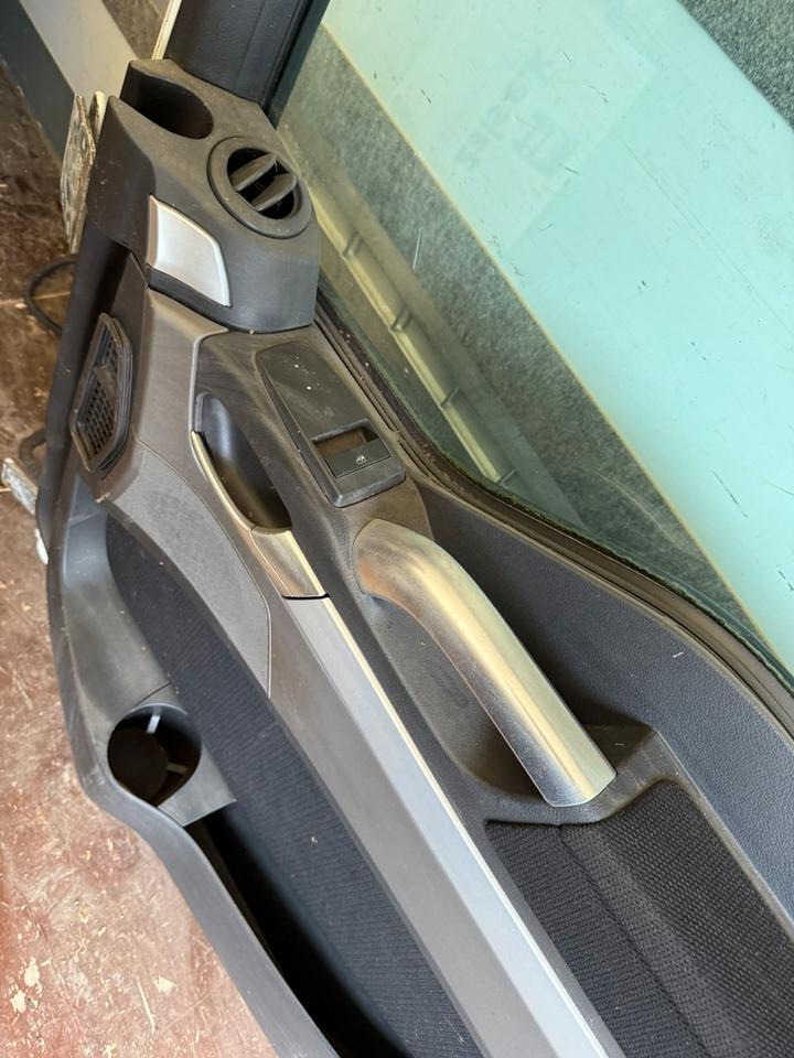 MAN TGX Beifahrertür Weiß Innenverkleidung LN 67 - Door and parts for Truck: picture 5 MAN TGX Beifahrertür Weiß Innenverkleidung LN 67 - Door and parts for Truck: picture 5