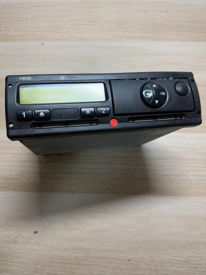 Mercedes Benz Actros MP4 VDO Tachograph A0014469033 - Tachograph: picture 2 Mercedes Benz Actros MP4 VDO Tachograph A0014469033 - Tachograph: picture 2
