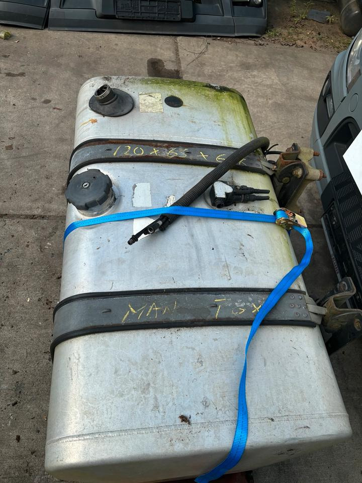 MAN TGX Tank Dieseltank Ca. 320 Lit + Adblue Ca. 75 Lit ETN24 - Spare parts: picture 4 MAN TGX Tank Dieseltank Ca. 320 Lit + Adblue Ca. 75 Lit ETN24 - Spare parts: picture 4