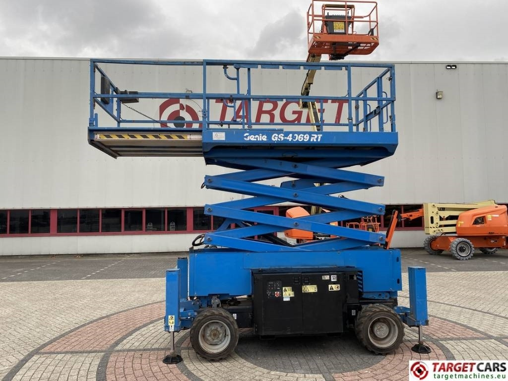 Genie GS-4069RT Diesel 4x4 Scissor Work Lift 1412cm - Scissor lift: picture 5 Genie GS-4069RT Diesel 4x4 Scissor Work Lift 1412cm - Scissor lift: picture 5