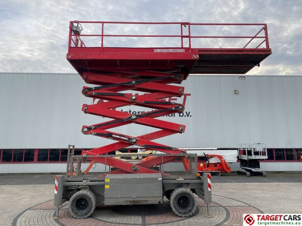 Holland Lift HL220D25-4WD Diesel 4x4 HL220 Scissor Lift 2170cm - Scissor lift: picture 5 Holland Lift HL220D25-4WD Diesel 4x4 HL220 Scissor Lift 2170cm - Scissor lift: picture 5
