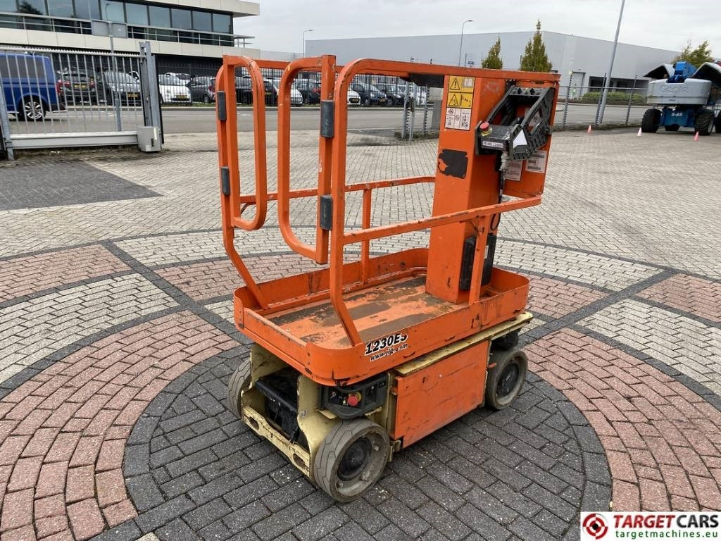 JLG 1230ES Electric Vertical Mast Work Lift 566cm - Vertical mast lift: picture 3 JLG 1230ES Electric Vertical Mast Work Lift 566cm - Vertical mast lift: picture 3