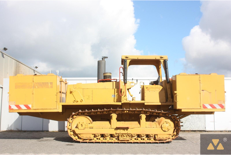 Caterpillar D6E Fuel tanker - Truck: picture 1 Caterpillar D6E Fuel tanker - Truck: picture 1