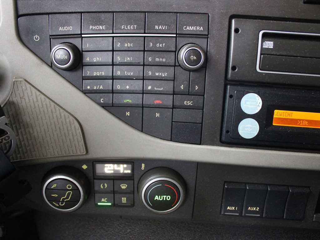 Autotransporter truck Volvo FM 460, EURO 6, VEB+, INDEPENDENT AIR CONDITIONING, + LOHR (2006): picture 20