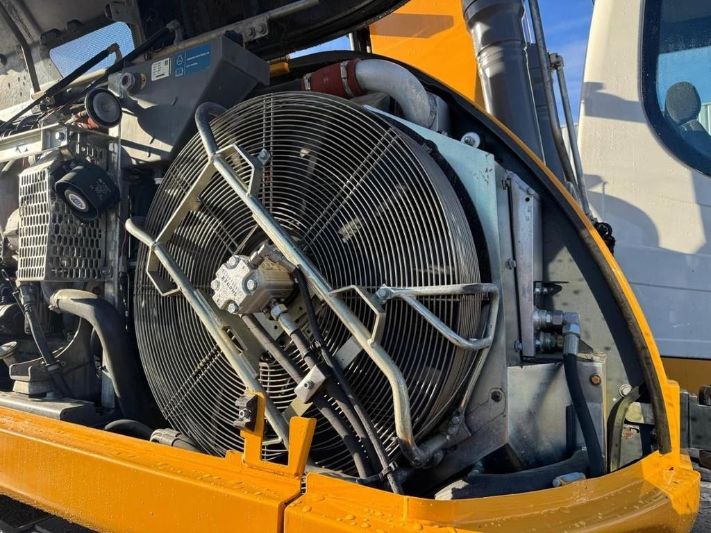 Waste/ Industry handler Liebherr LH 18 M: picture 15