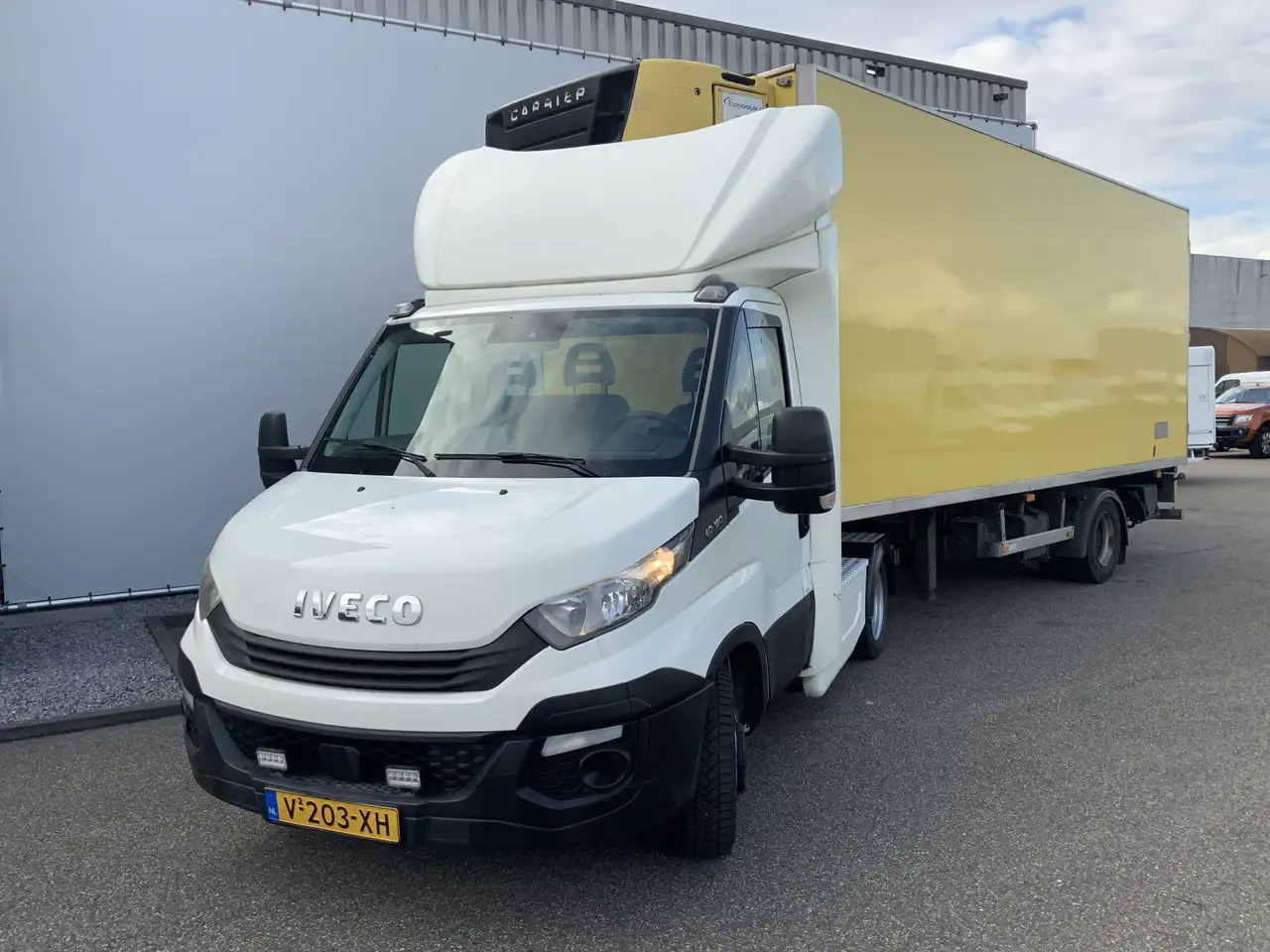 Iveco 40C18 B.E Trekker & Koel Trailer & Laadklep - Mini artic tractor unit, Refrigerator semi-trailer: picture 1 Iveco 40C18 B.E Trekker & Koel Trailer & Laadklep - Mini artic tractor unit, Refrigerator semi-trailer: picture 1