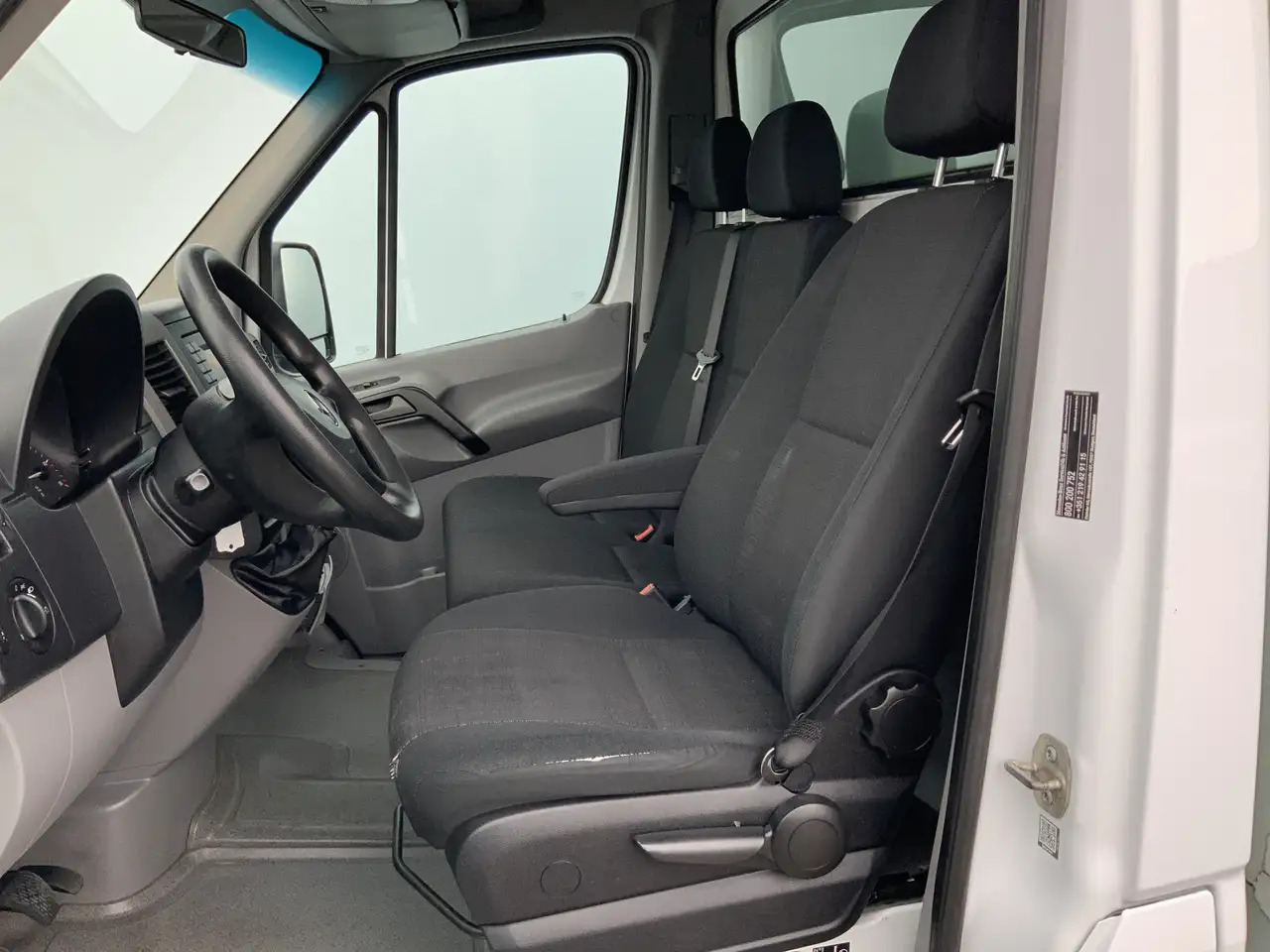 Mercedes-Benz Sprinter 516 2.2 CDI 432 Meubelbak&Deuren &Trap Airco 3 Zit - Box van: picture 4 Mercedes-Benz Sprinter 516 2.2 CDI 432 Meubelbak&Deuren &Trap Airco 3 Zit - Box van: picture 4