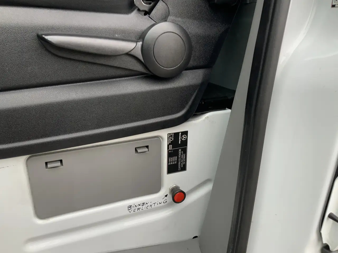 Mercedes-Benz Sprinter 516 2.2 CDI 432 Meubelbak&Deuren &Trap Airco 3 Zit - Box van: picture 5 Mercedes-Benz Sprinter 516 2.2 CDI 432 Meubelbak&Deuren &Trap Airco 3 Zit - Box van: picture 5