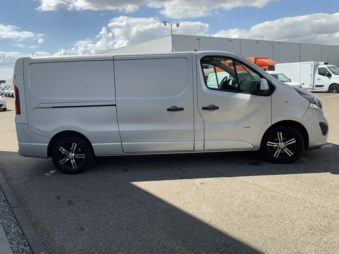 Opel Vivaro 1.6 CDTI L2H1 Sport EcoFlex (MOTOR DEFECT !!!!)Air - Panel van: picture 2 Opel Vivaro 1.6 CDTI L2H1 Sport EcoFlex (MOTOR DEFECT !!!!)Air - Panel van: picture 2