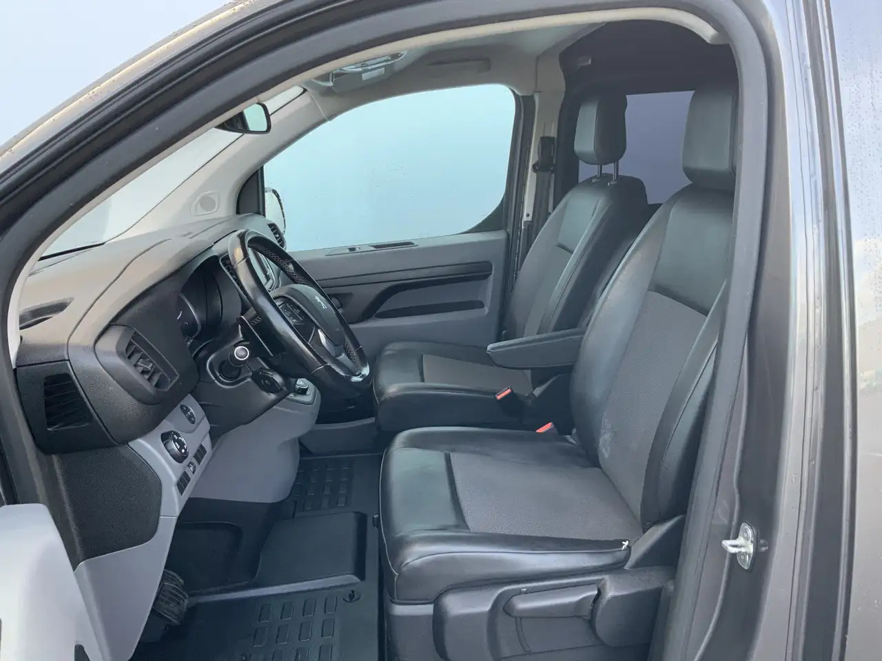 Peugeot Expert 227S 2.0 BlueHD(Koppakking Defect ) 180 Premium Pa - Panel van: picture 4 Peugeot Expert 227S 2.0 BlueHD(Koppakking Defect ) 180 Premium Pa - Panel van: picture 4