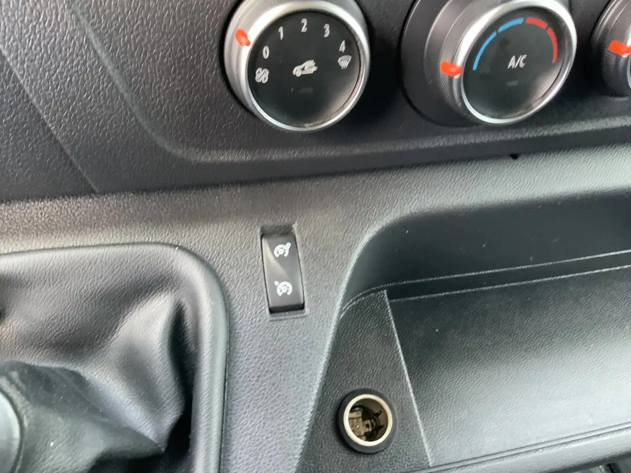 Lease a Renault Master T35 2.3 dCi 135 L2H2 Airco Cruise 3 Zits Camera Eu Renault Master T35 2.3 dCi 135 L2H2 Airco Cruise 3 Zits Camera Eu: picture 8