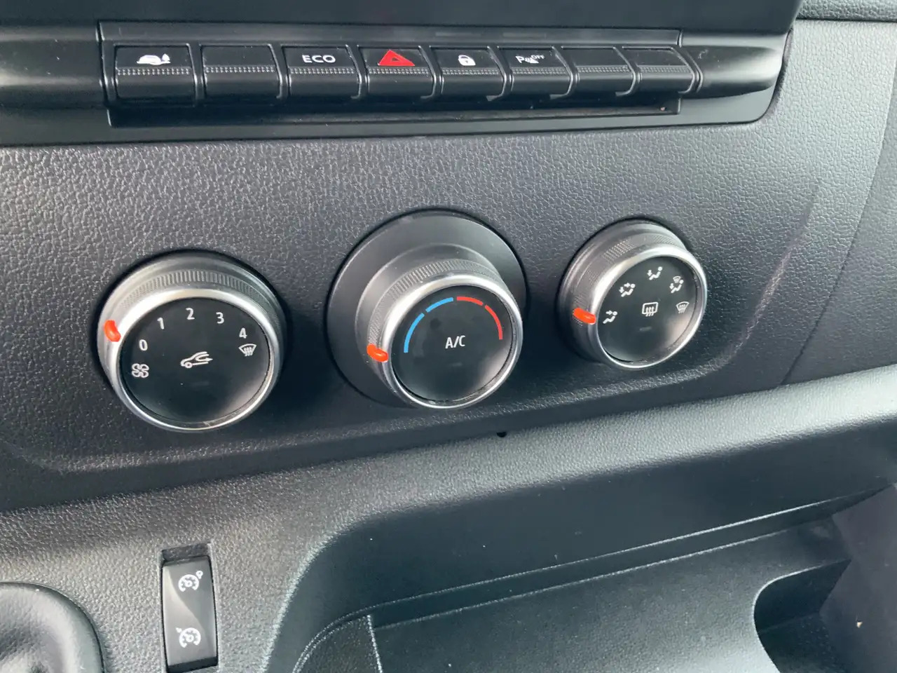 Lease a Renault Master T35 2.3 dCi 135 L2H2 Airco Cruise 3 Zits Camera Eu Renault Master T35 2.3 dCi 135 L2H2 Airco Cruise 3 Zits Camera Eu: picture 9