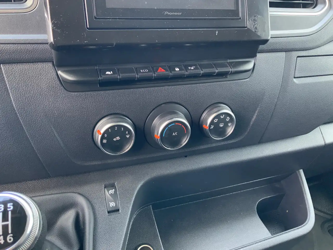 Lease a Renault Master T35 2.3 dCi 135 L2H2 Airco Cruise 3 Zits Camera Eu Renault Master T35 2.3 dCi 135 L2H2 Airco Cruise 3 Zits Camera Eu: picture 10