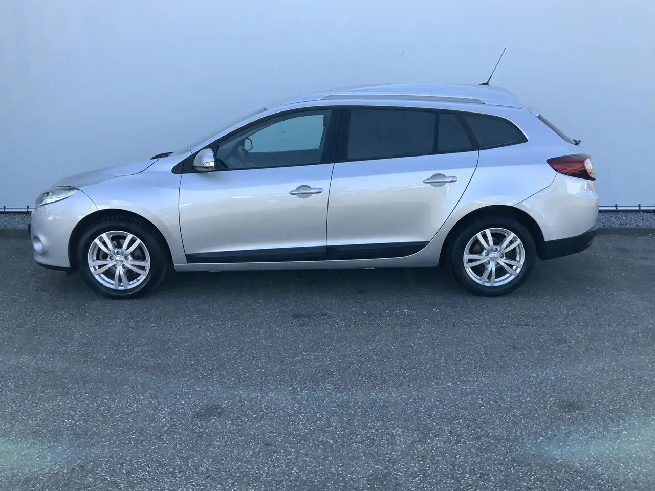 Renault Megane 1.5 dCi Expression Airco Navi Grijs Kenteken Euro - Car: picture 3 Renault Megane 1.5 dCi Expression Airco Navi Grijs Kenteken Euro - Car: picture 3