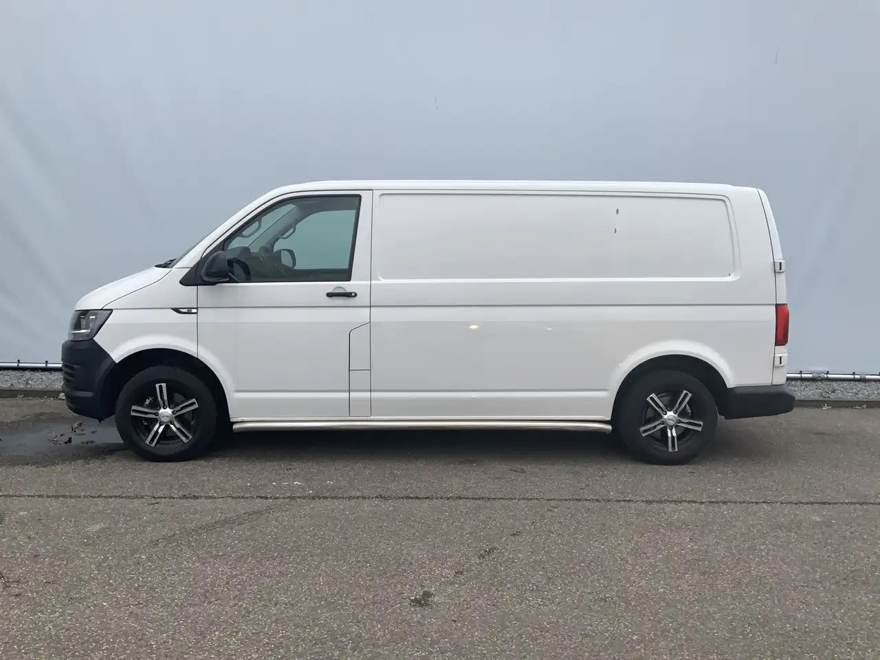 Volkswagen T6 Transporter 2.0 TDI L2H1 Airco Navi 3 Zits Alu Velg Euro 6 - Small van: picture 3 Volkswagen T6 Transporter 2.0 TDI L2H1 Airco Navi 3 Zits Alu Velg Euro 6 - Small van: picture 3