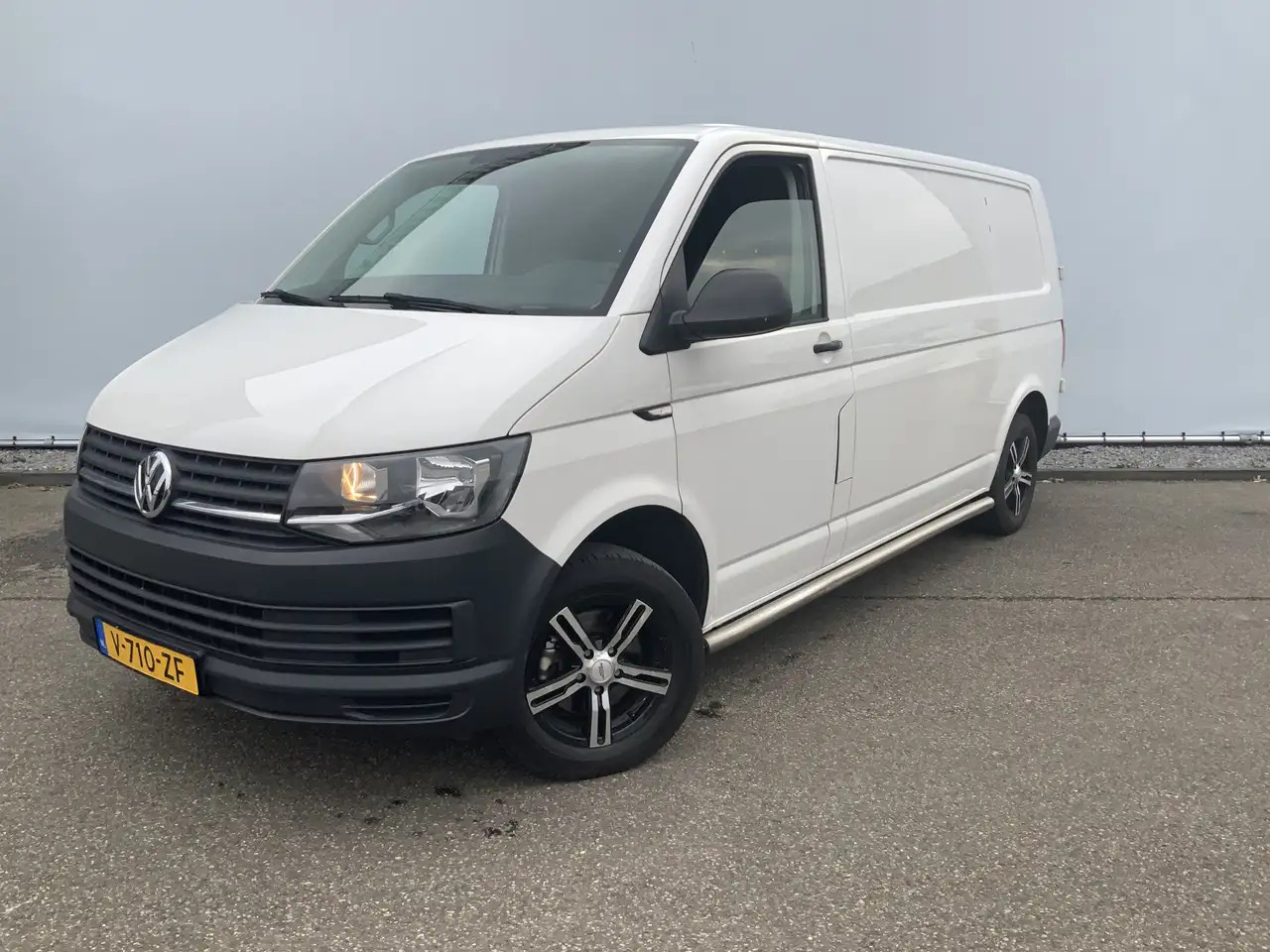 Volkswagen T6 Transporter 2.0 TDI L2H1 Airco Navi Trekhaak 2200 kg 3 Zits Al - Panel van: picture 1 Volkswagen T6 Transporter 2.0 TDI L2H1 Airco Navi Trekhaak 2200 kg 3 Zits Al - Panel van: picture 1