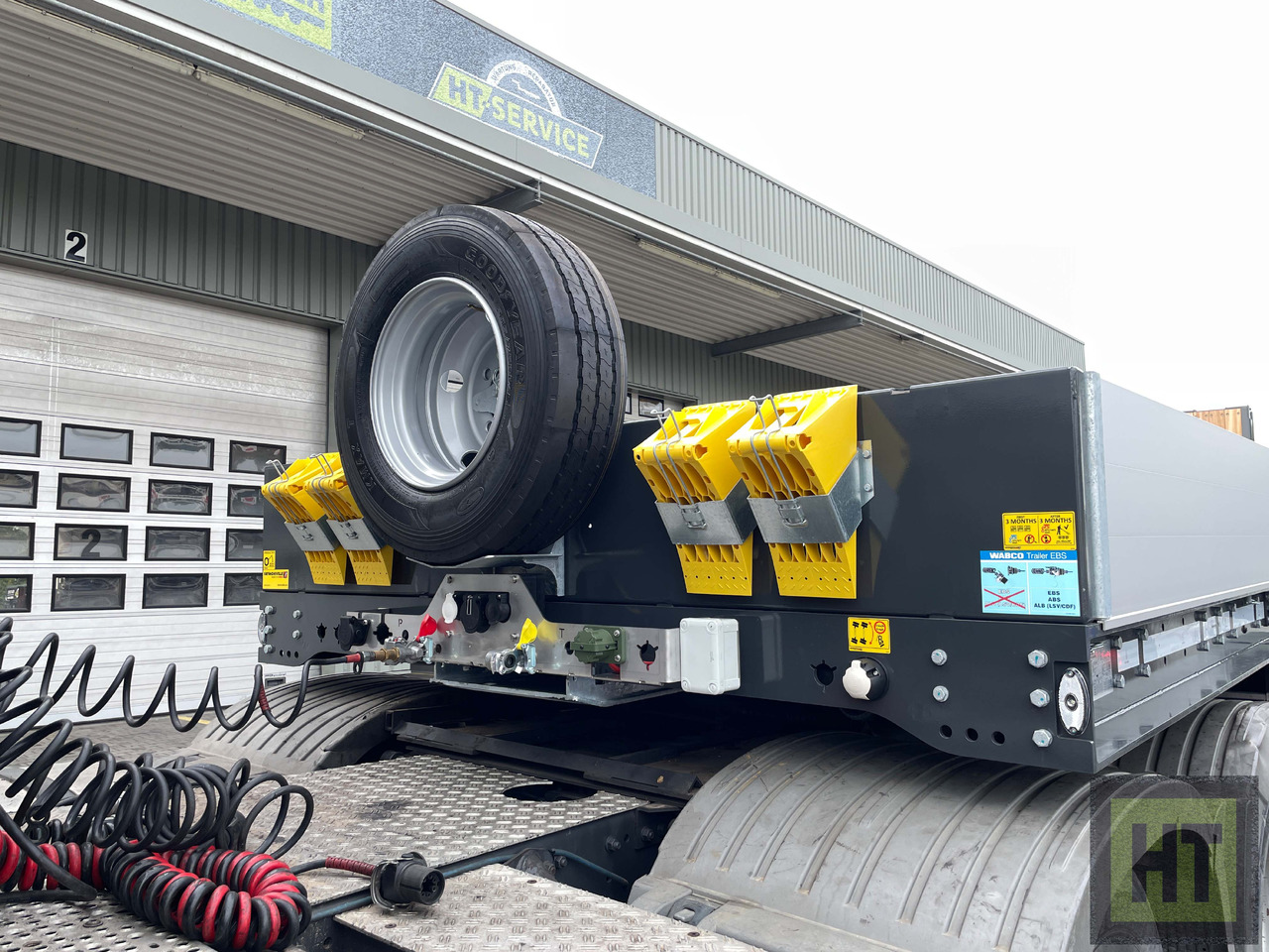 Faymonville 4-(1+3)-Achs-Tele-Semi-Radmulden-Rampen zg - Low loader semi-trailer: picture 3 Faymonville 4-(1+3)-Achs-Tele-Semi-Radmulden-Rampen zg - Low loader semi-trailer: picture 3