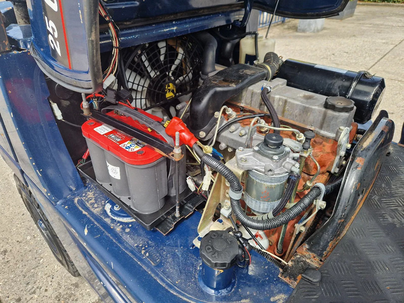 Caterpillar DP25K met breed vorkenbord - Diesel forklift: picture 5 Caterpillar DP25K met breed vorkenbord - Diesel forklift: picture 5