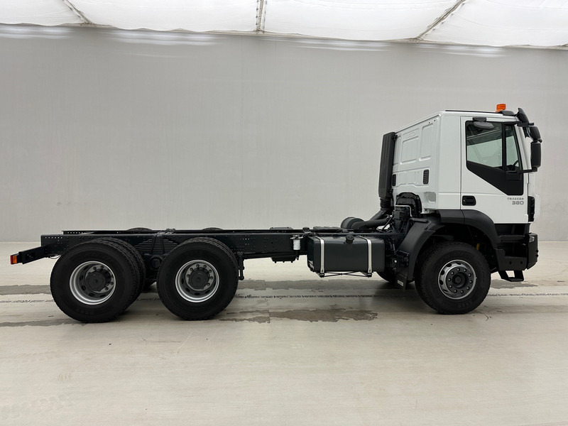 Iveco Trakker 380 - 6x4 - Cab chassis truck: picture 4 Iveco Trakker 380 - 6x4 - Cab chassis truck: picture 4