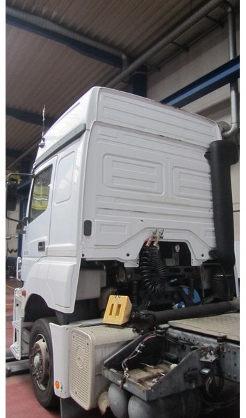 Mercedes-Benz AXOR Cabine Axor - Cab and interior: picture 4 Mercedes-Benz AXOR Cabine Axor - Cab and interior: picture 4