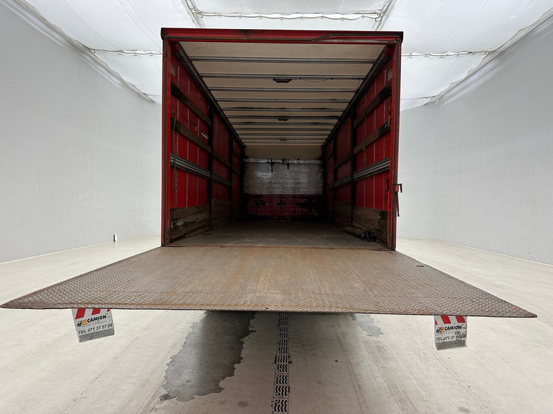 Curtainsider truck Scania P230: picture 8