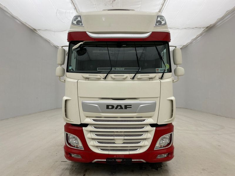 DAF XF105.530 Super Space Cab - Tractor unit: picture 2 DAF XF105.530 Super Space Cab - Tractor unit: picture 2