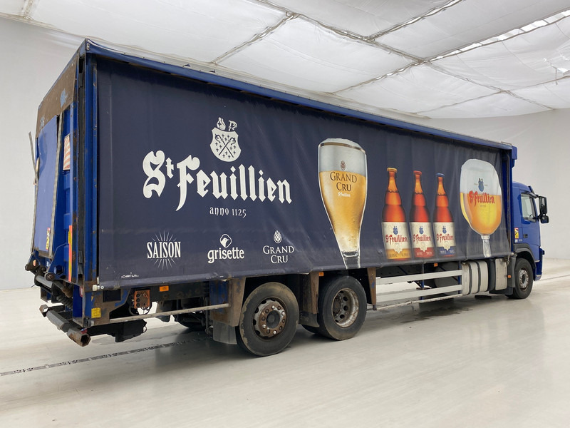 Volvo FM 300 - 6x2 - Curtainsider truck: picture 4 Volvo FM 300 - 6x2 - Curtainsider truck: picture 4