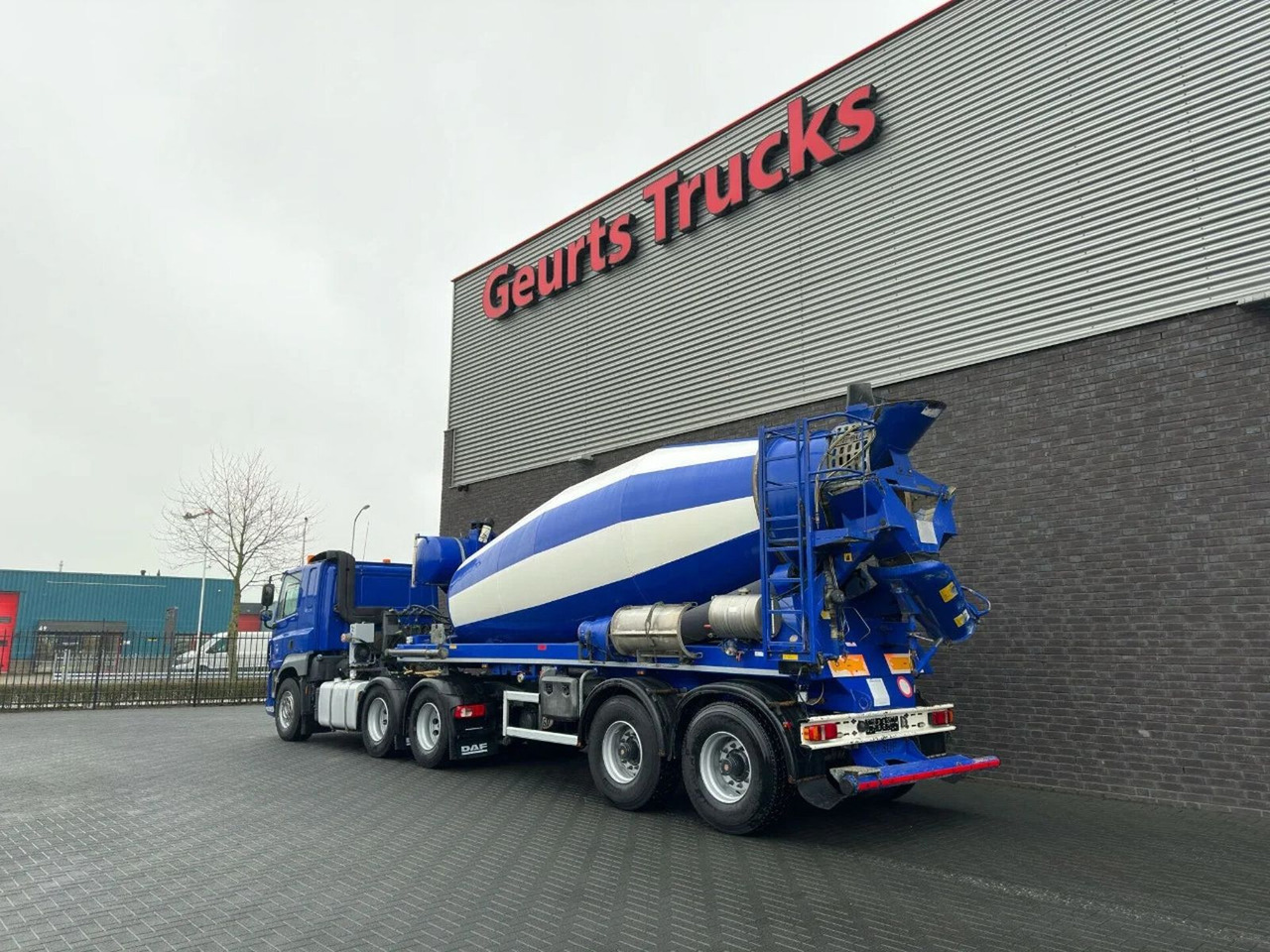 DAF CF 510 6X4 + DE BUF ST2 2-ASSIGE 10M3 CONCRETE M - Concrete mixer truck: picture 3 DAF CF 510 6X4 + DE BUF ST2 2-ASSIGE 10M3 CONCRETE M - Concrete mixer truck: picture 3