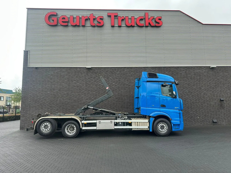 Mercedes-Benz Actros 2545 6X2 MET HIAB MULTILIFT XR21S61 HAAKARMSYSTEEM / ABROLLKIPPER / HOOKLIFT - Hook lift truck: picture 4 Mercedes-Benz Actros 2545 6X2 MET HIAB MULTILIFT XR21S61 HAAKARMSYSTEEM / ABROLLKIPPER / HOOKLIFT - Hook lift truck: picture 4
