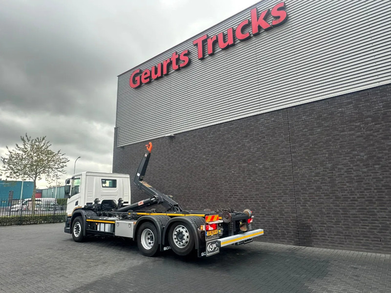 Scania P280 6X2 + AJK/1924 HLF20-6430 HAAKARMSYSTEEM / ABROLLKIPPER / HOOKLIFT - Hook lift truck: picture 3 Scania P280 6X2 + AJK/1924 HLF20-6430 HAAKARMSYSTEEM / ABROLLKIPPER / HOOKLIFT - Hook lift truck: picture 3