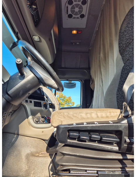 DAF XF 105-460pk ... only 618000km. - Tractor unit: picture 4 DAF XF 105-460pk ... only 618000km. - Tractor unit: picture 4