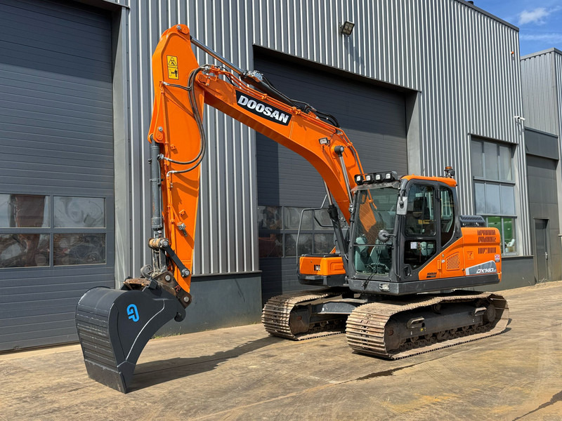 Doosan DX140LC-5 - CE / Verachtert CW30 - GP edge bucket - Crawler excavator: picture 2 Doosan DX140LC-5 - CE / Verachtert CW30 - GP edge bucket - Crawler excavator: picture 2