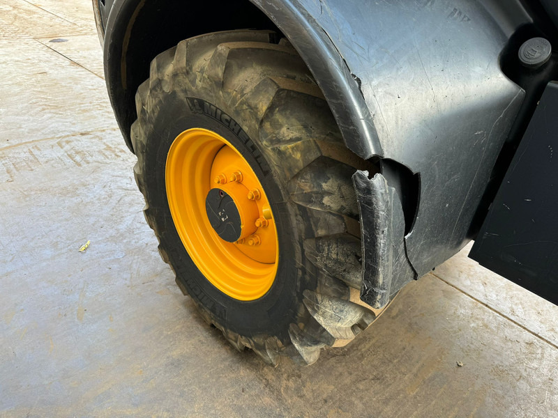 Wheel loader Komatsu WA100M-8EO - New Tires: picture 12