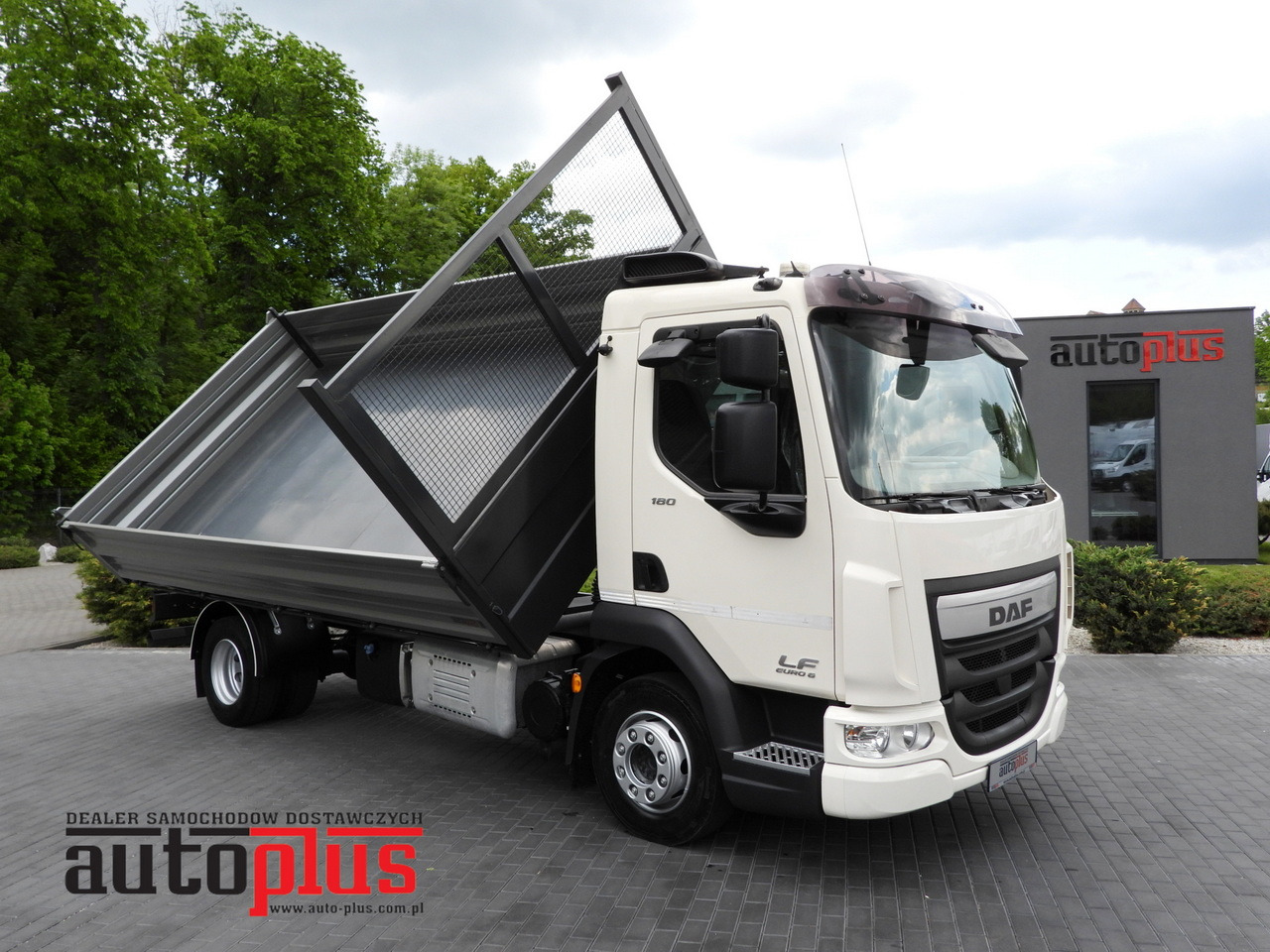 DAF LF 180 THREE-WAY TIPPER CRUISE CONTROL LED LIGHTS AUTOMATIC TRANSMISSION TWIN WHEELS AIR CONDITIONING 180HP - Tipper van: picture 1 DAF LF 180 THREE-WAY TIPPER CRUISE CONTROL LED LIGHTS AUTOMATIC TRANSMISSION TWIN WHEELS AIR CONDITIONING 180HP - Tipper van: picture 1
