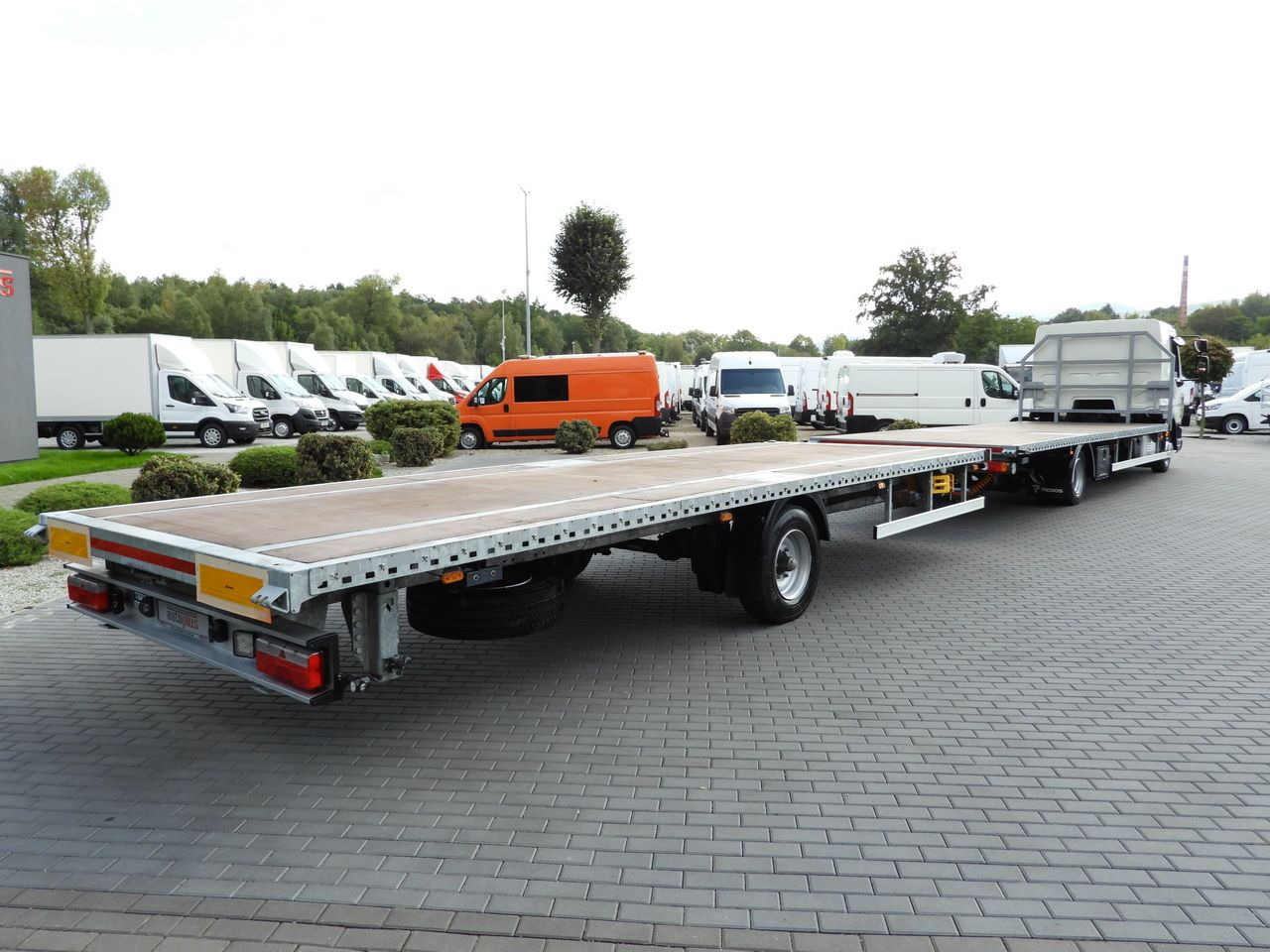 DAF LF 230 CONTAINER CARRIER PLATFORM + TRAILER WEBASTO CRUISE CONTROL LED LIGHTS PNEUMATICS AUTOMATIC TRANSMISSION TWIN WHEELS AIR CONDITIONING 230HP - Container transporter/ Swap body truck: picture 3 DAF LF 230 CONTAINER CARRIER PLATFORM + TRAILER WEBASTO CRUISE CONTROL LED LIGHTS PNEUMATICS AUTOMATIC TRANSMISSION TWIN WHEELS AIR CONDITIONING 230HP - Container transporter/ Swap body truck: picture 3