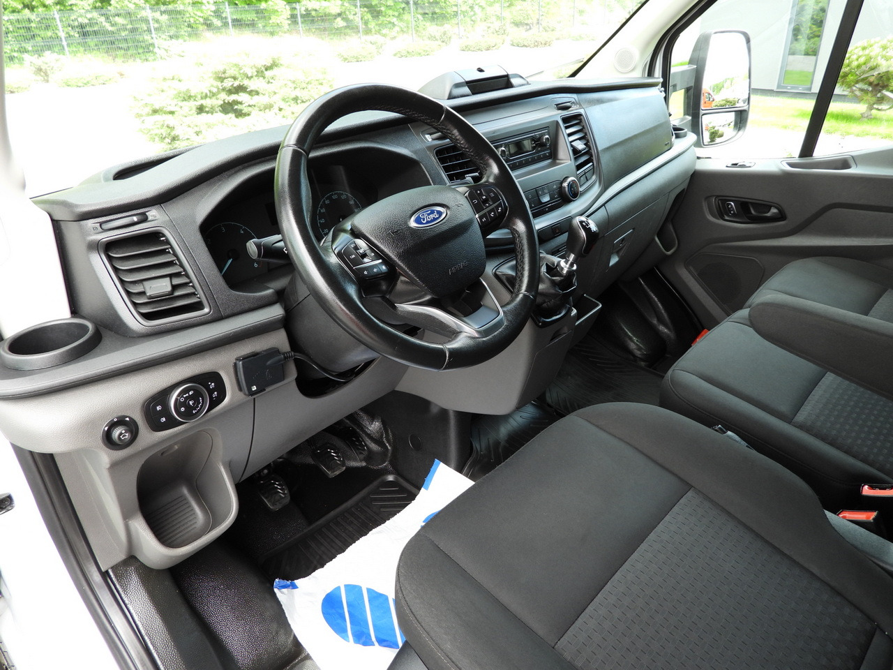 FORD TRANSIT BOX LIFT 8 PALLETS CRUISE CONTROL LED LIGHTS AIR CONDITIONING 130HP - Box van: picture 2 FORD TRANSIT BOX LIFT 8 PALLETS CRUISE CONTROL LED LIGHTS AIR CONDITIONING 130HP - Box van: picture 2