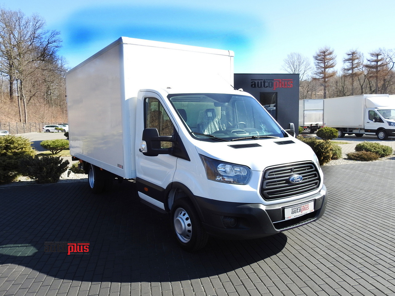 FORD TRANSIT BOX LIFT 8 PALLETS TWIN WHEELS AIR CONDITIONING 130HP - Box van: picture 1 FORD TRANSIT BOX LIFT 8 PALLETS TWIN WHEELS AIR CONDITIONING 130HP - Box van: picture 1