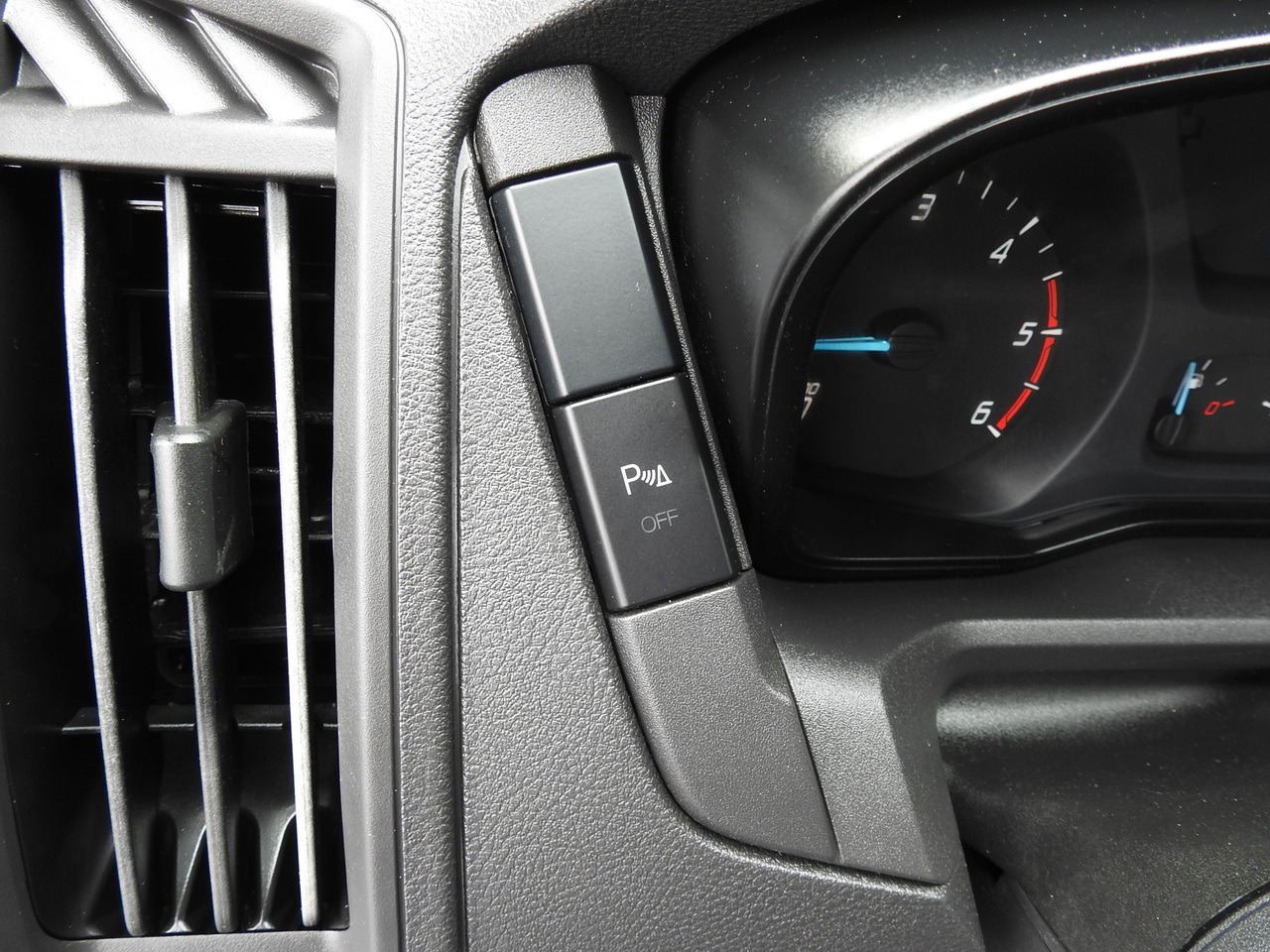 Refrigerated van FORD TRANSIT REFRIGERATOR VAN 0*C HEATING FUNCTION POWER SUPPLY 230V CRUISE CONTROL NAVIGATION AIR CONDITIONING LED LIGHTS 130HP: picture 49 Refrigerated van FORD TRANSIT REFRIGERATOR VAN 0*C HEATING FUNCTION POWER SUPPLY 230V CRUISE CONTROL NAVIGATION AIR CONDITIONING LED LIGHTS 130HP: picture 49