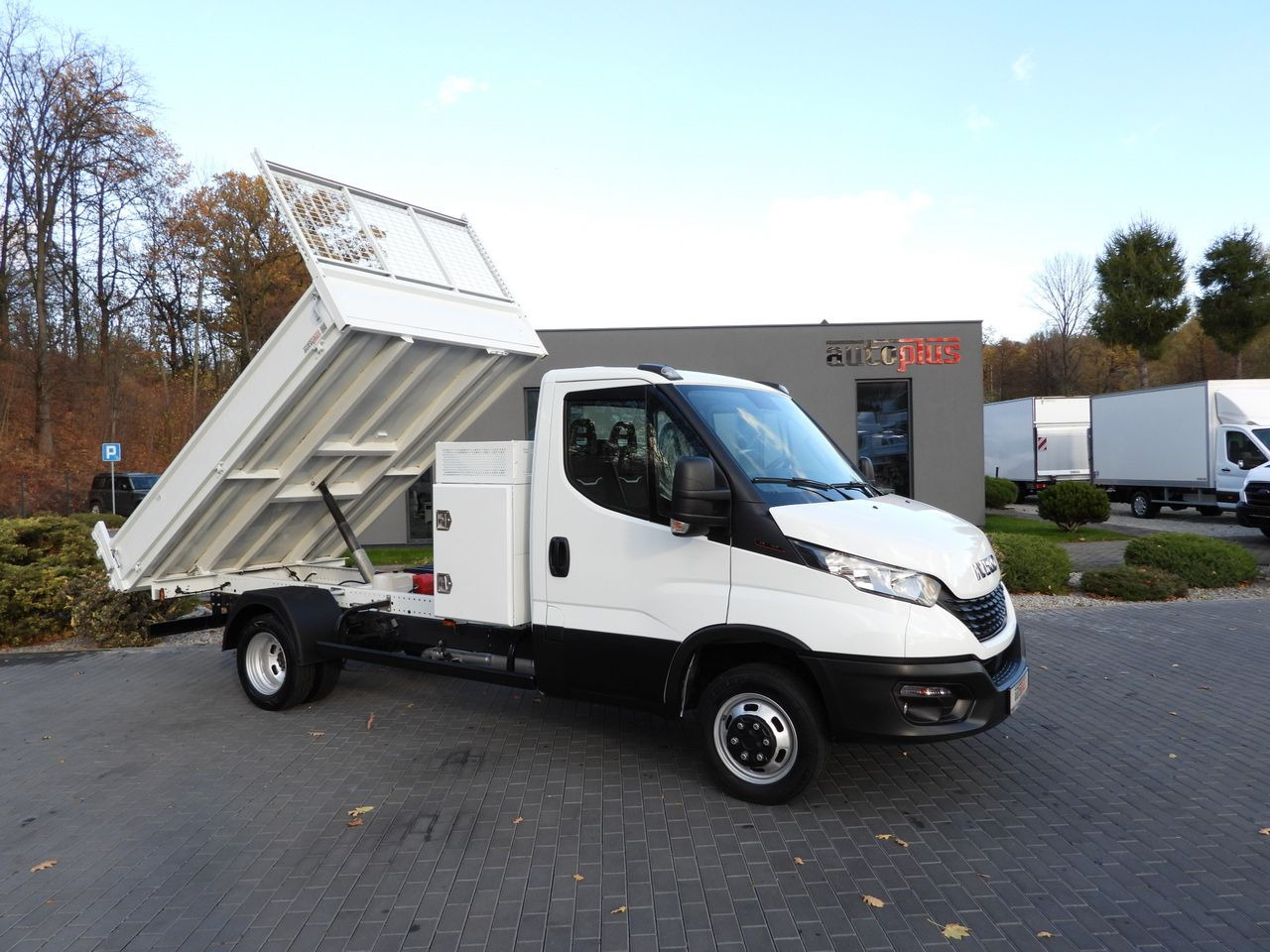 IVECO DAILY 35C16 TIPPER CRUISE CONTROL TWIN WHEELS AIR CONDITIONING 160HP - Tipper van: picture 1 IVECO DAILY 35C16 TIPPER CRUISE CONTROL TWIN WHEELS AIR CONDITIONING 160HP - Tipper van: picture 1