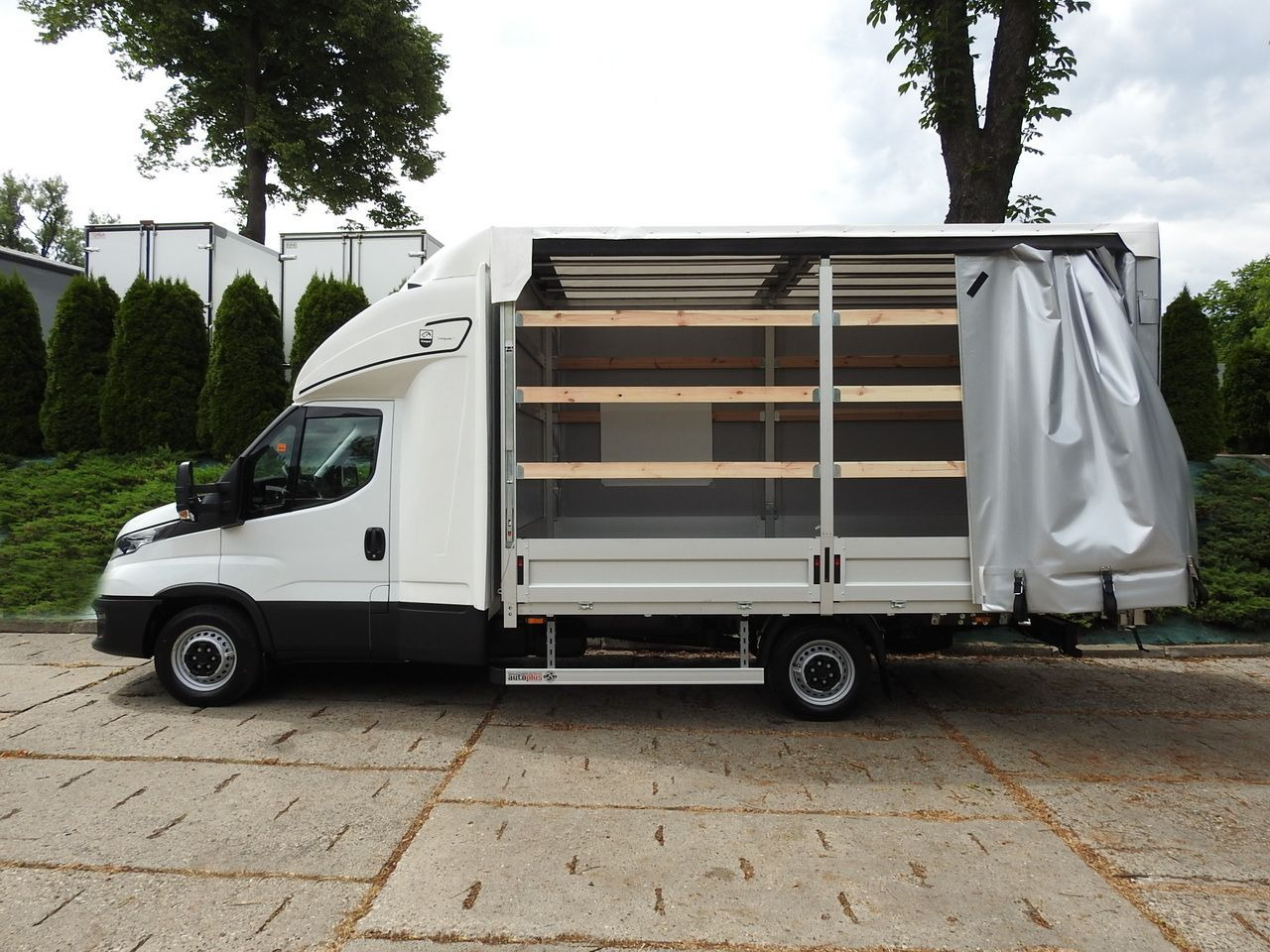 New Curtain side van IVECO DAILY 35S18 NEW TARPAULIN WEBASTO CRUISE CONTROL AIR CONDITIONING 180HP: picture 8