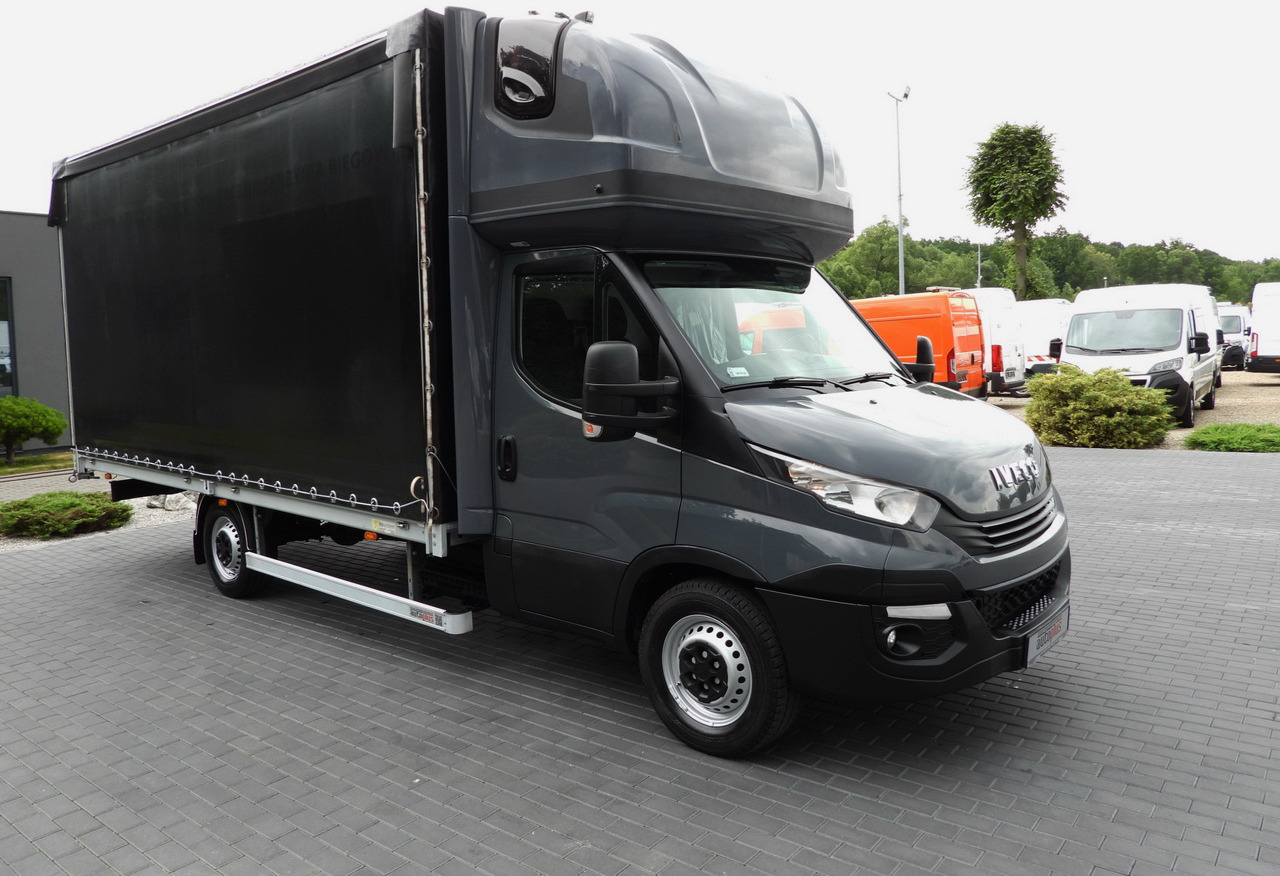 IVECO DAILY 35S18 TARPAULIN 10 PALLETS WEBASTO CRUISE CONTROL PNEUMATICS AUTOMATIC TRANSMISSION HI-MATIC AIR CONDITIONING 180HP - Curtain side van: picture 4 IVECO DAILY 35S18 TARPAULIN 10 PALLETS WEBASTO CRUISE CONTROL PNEUMATICS AUTOMATIC TRANSMISSION HI-MATIC AIR CONDITIONING 180HP - Curtain side van: picture 4