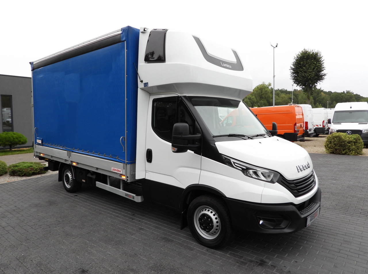 IVECO DAILY 35S18 TARPAULIN LIFT 8 PALLETS WEBASTO CRUISE CONTROL LED LIGHTS AIR CONDITIONING 180HP - Curtain side van: picture 4 IVECO DAILY 35S18 TARPAULIN LIFT 8 PALLETS WEBASTO CRUISE CONTROL LED LIGHTS AIR CONDITIONING 180HP - Curtain side van: picture 4