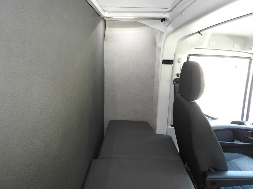 New Curtain side van, Combi van Iveco DAILY 35S18 NEUE PRITSCHE PLANE 8 PALETTEN  A/C: picture 27