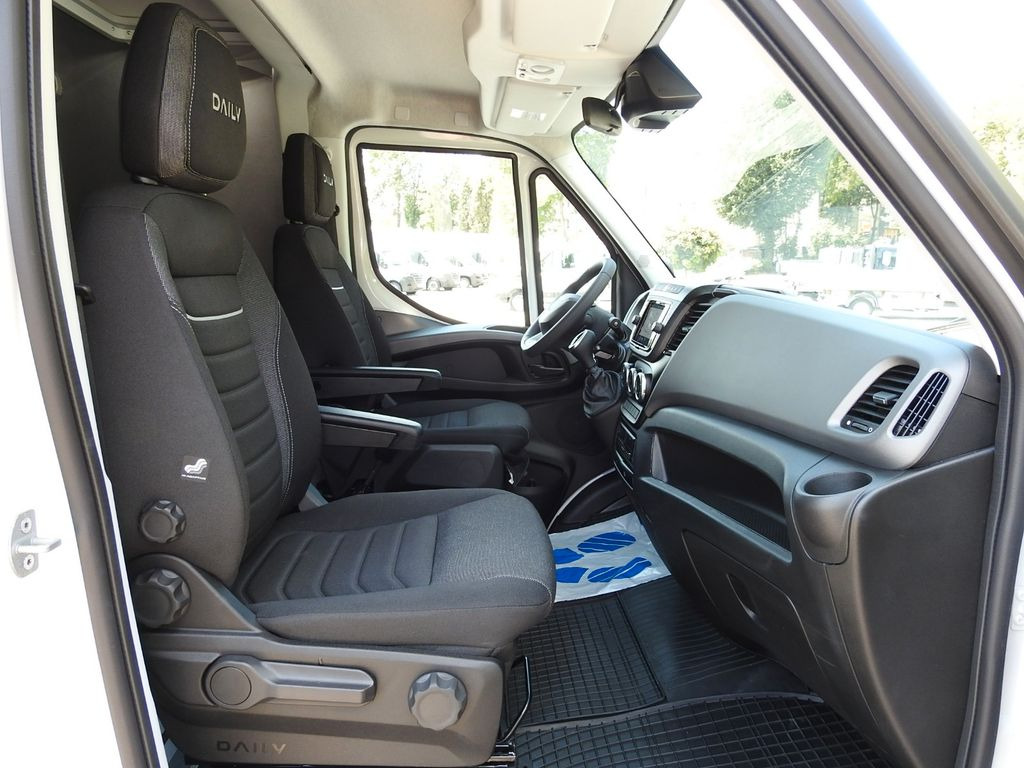 New Curtain side van, Combi van Iveco DAILY 35S18 NEUE PRITSCHE PLANE 8 PALETTEN  A/C: picture 26